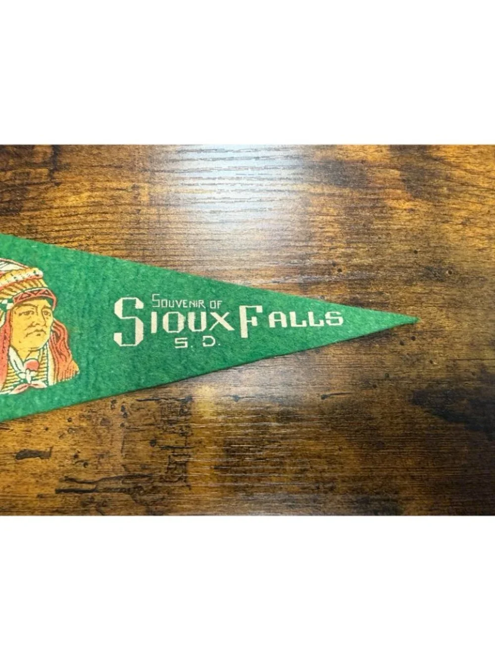 Vintage Souvenir Siuox Falls, South Dakota mini pennant